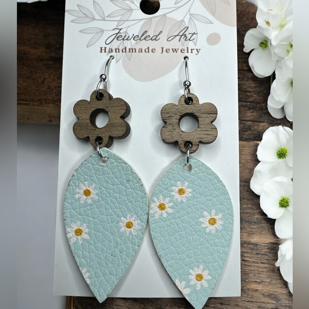 Jeweled Art Daisy Bloom Faux Leather and Wood Earrings